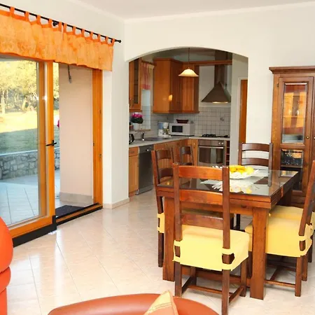 Nyaraló Secluded Family Friendly House Kapelica, Labin - 5536 Raša