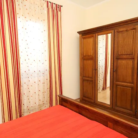 Secluded Family Friendly House Kapelica, Labin - 5536 Nyaraló Raša