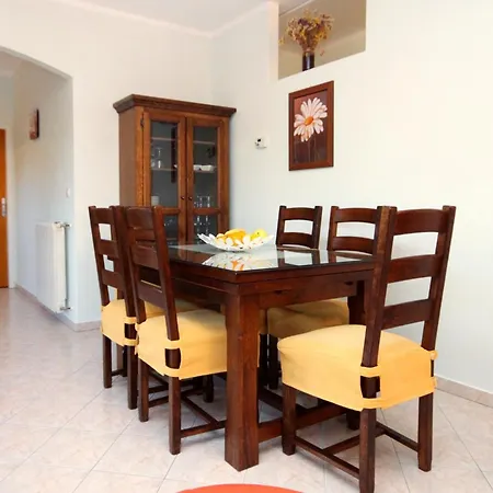 Secluded Family Friendly House Kapelica, Labin - 5536 Nyaraló Raša